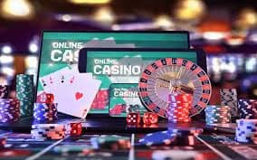 Filipino player browsing live casino table options on a smartphone browser